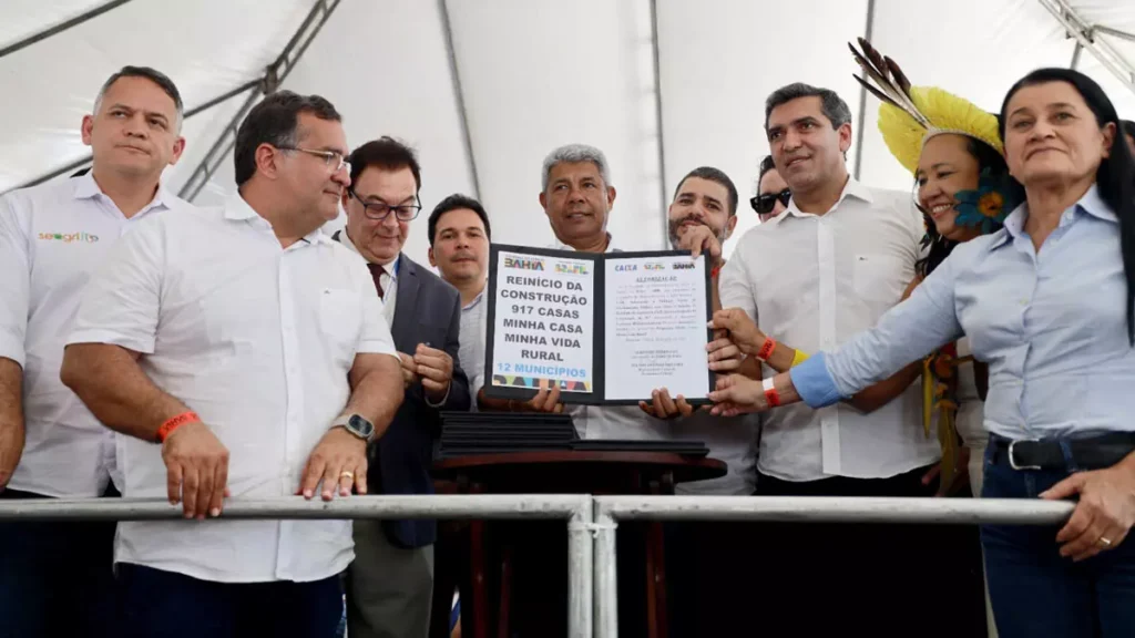 unidades, na zona rural da Bahia. A ação, realizada durante agenda do chefe do Executivo, integra o Programa Minha Casa
