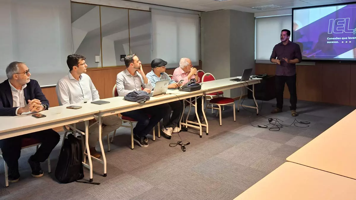 O Hub de Inovação do Sinduscon-BA recebeu, nesta semana, a visita de Breno Viera, executivo de negócios e relacionamento