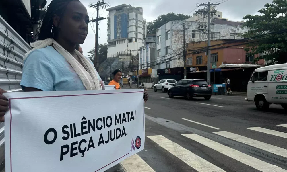 Proteção à Mulher (BPPM) realizou nesta terça-feira (5), na capital baiana, uma ação preventiva e educativa contra a violência de gênero.