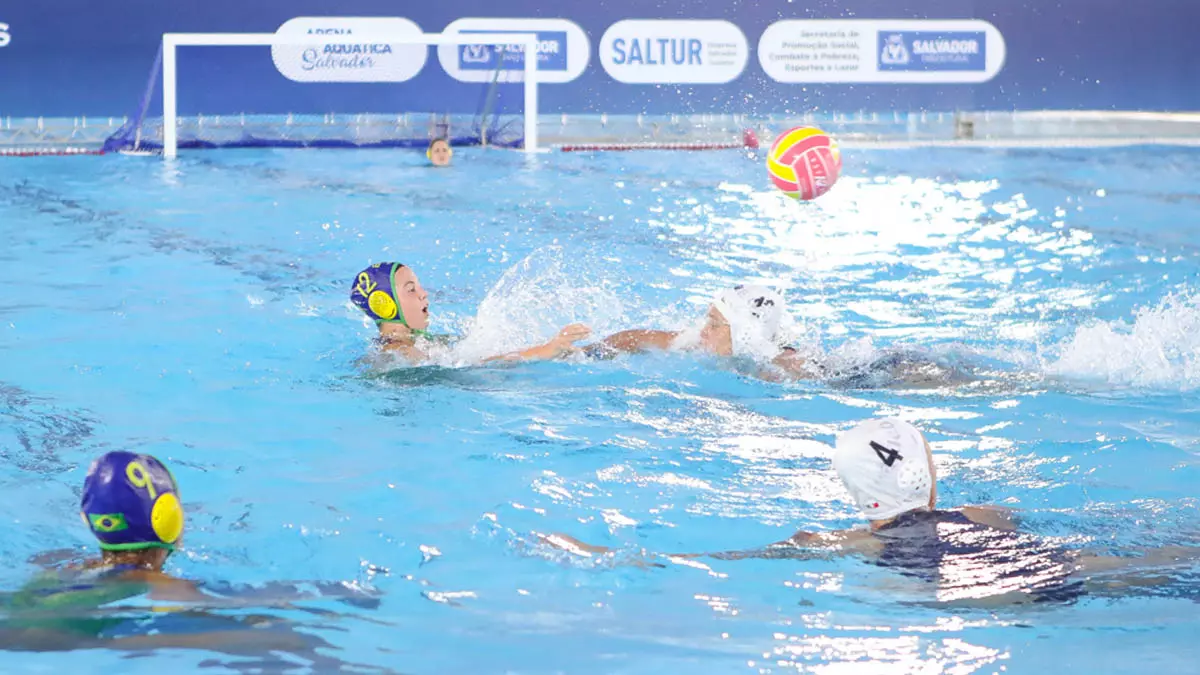 A Seleção Brasileira venceu a partida contra o México neste terceiro dia de Mundial Sub-20 Feminino de polo aquático, disputado na piscina