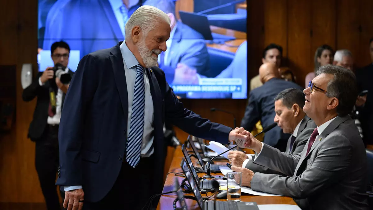 A Comissão de Assuntos Econômicos (CAE) aprovou nesta terça-feira (5) projeto que assegura a isenção do Imposto de Renda para