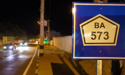 A restauração da pavimentação de 40 quilômetros da BA-573, no trecho que liga os municípios de Guanambi a Matina,