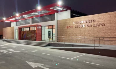 Indicador de Percurso de Aproximação de Precisão (PAPI) nas duas cabeceiras da pista. Com investimento de R$ 1 milhão, os