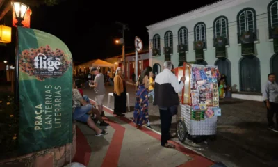respira e vive literatura, durante a abertura oficial, nesta quinta-feira (14), da 8ª Edição da Feira Literária - a Fligê.