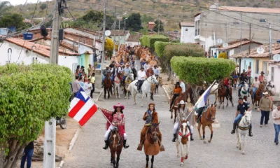 Neste domingo (24), durante visita ao município de Ibiquera, na Chapada Diamantina, o governador Jerônimo Rodrigues entregou