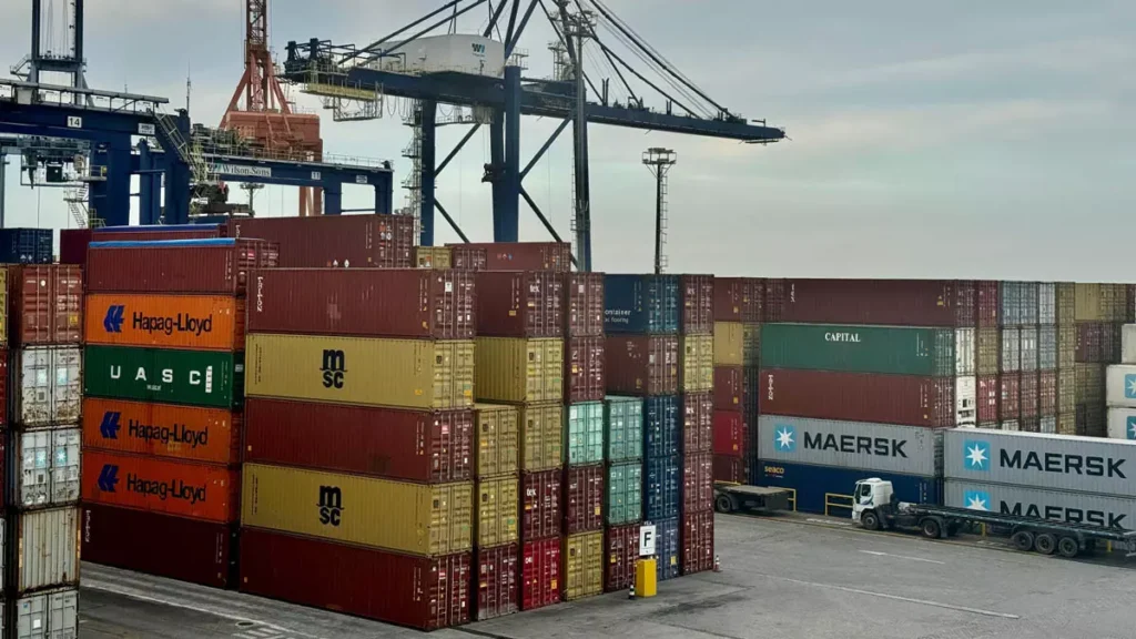 comércio exterior adotada pelo governo dos Estados Unidos, conhecida por "tarifaço", sobre atividades empresariais no estado.
