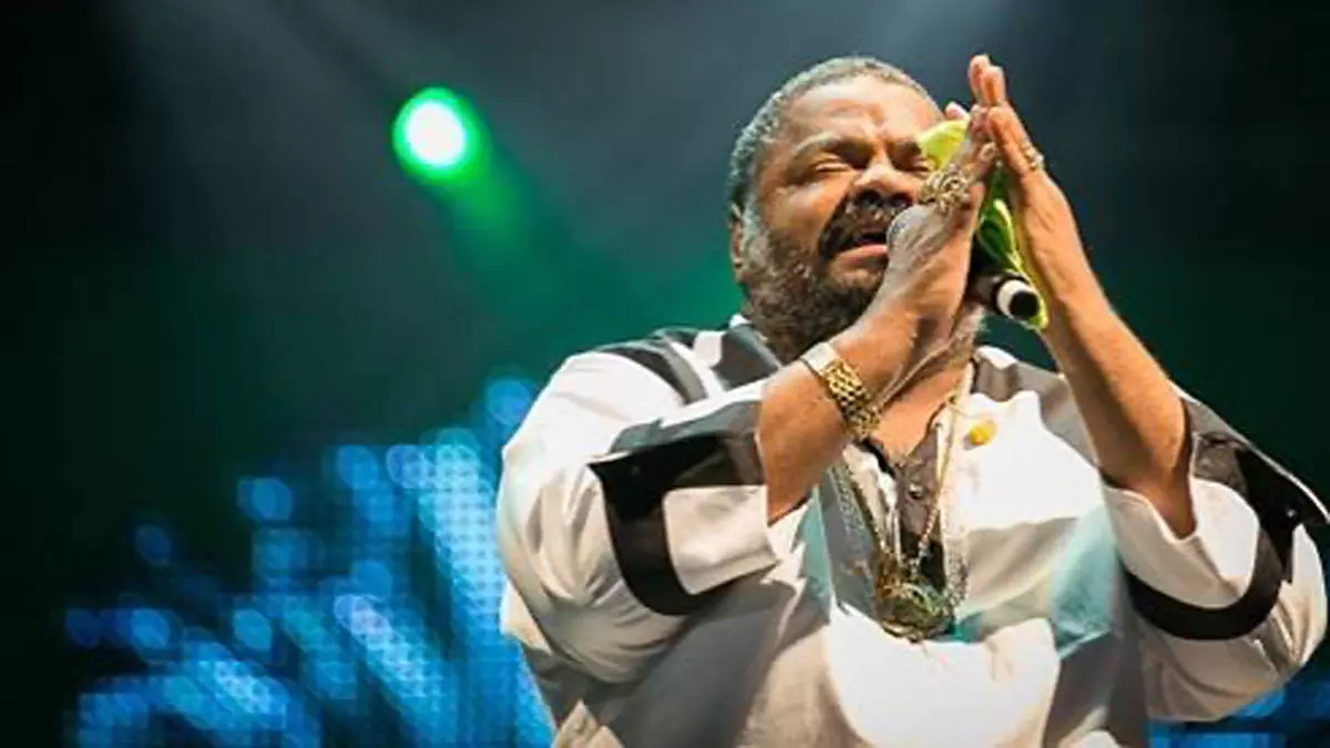 o Brasil se despede de um de seus maiores talentos musicais - o multi-instrumentista, compositor e ícone do samba, Arlindo Cruz.