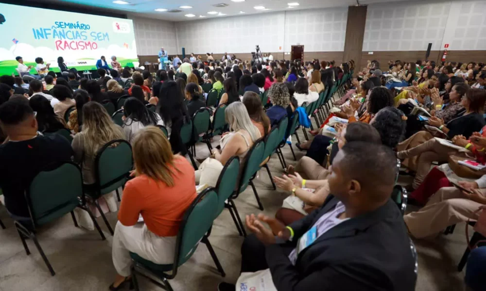 Com perspectivas de reduzir episódios de racismo na infância, o seminário “Infâncias sem Racismo”, que acontece nesta Com perspectivas de reduzir episódios de racismo na infância, o seminário “Infâncias sem Racismo”, que acontece nesta