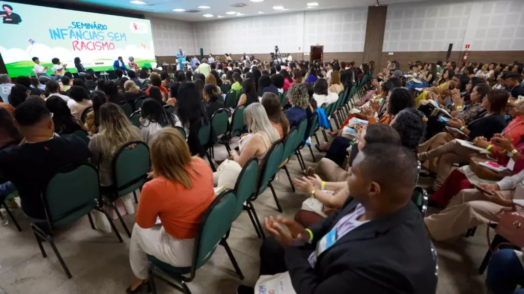 Com perspectivas de reduzir episódios de racismo na infância, o seminário “Infâncias sem Racismo”, que acontece nesta Com perspectivas de reduzir episódios de racismo na infância, o seminário “Infâncias sem Racismo”, que acontece nesta