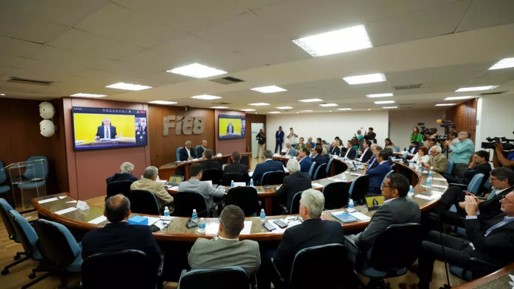 pelos Estados Unidos a produtos brasileiros, em especial os produzidos na Bahia. O vice-presidente Geraldo Alckmin, ministro do