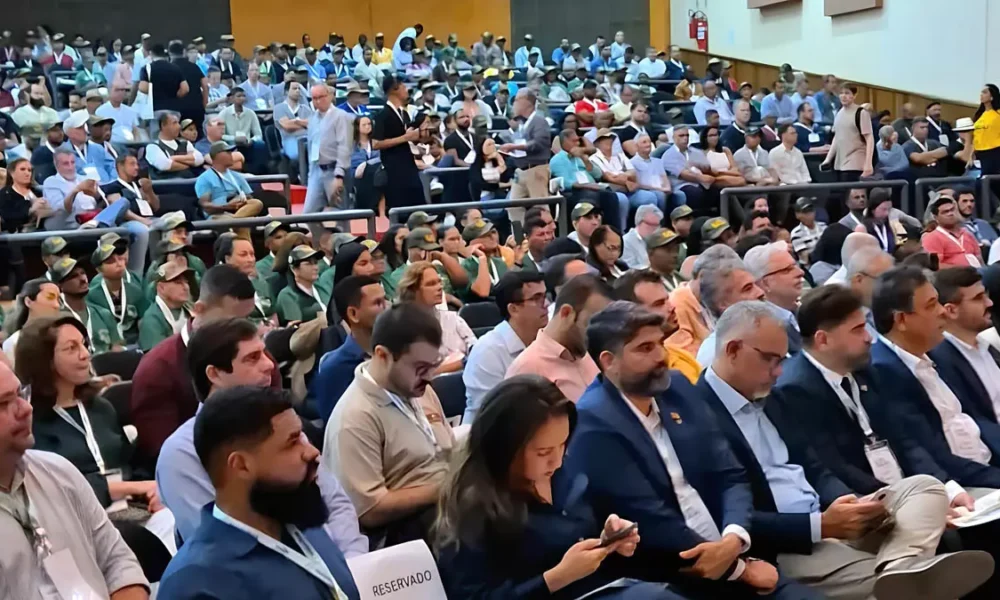 No primeiro dia da ExpoCacau 2025, nesta terça-feira (26), ficou evidente que a cadeia produtiva do cacau vive um novo ciclo de expansão na