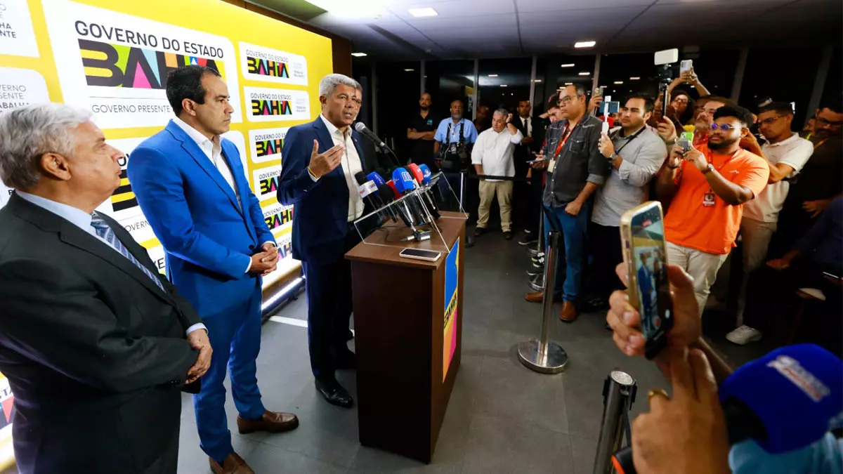 O governador Jerônimo Rodrigues recebeu, nesta quarta-feira (27), na governadoria, o prefeito da capital baiana, Bruno Reis, para dialogar