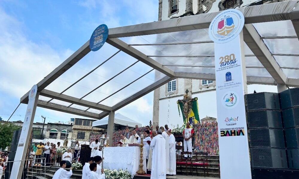 Na manhã de domingo (10), Dia dos Pais, baianos e turistas acompanharam, na capital, o encerramento das comemorações do Jubileu