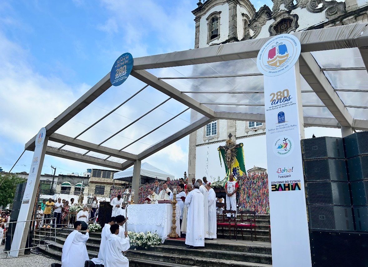 Na manhã de domingo (10), Dia dos Pais, baianos e turistas acompanharam, na capital, o encerramento das comemorações do Jubileu