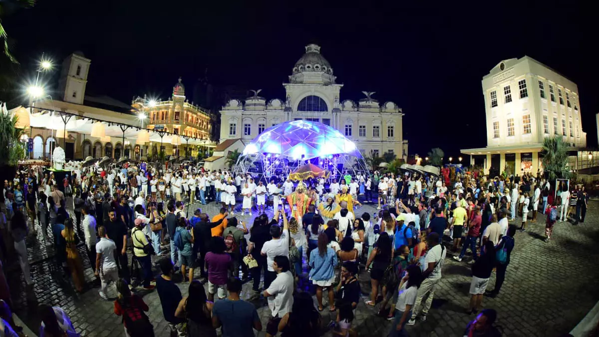 A segunda edição do Viver Salvador começou nesta sexta-feira (5) e o lançamento contou com um cortejo do Balé Folclórico