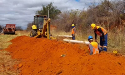 Iniciada há um mês pela Embasa, a obra de implantação de uma adutora de 14,2 quilômetros entre o Sistema Adutor do Algodão,