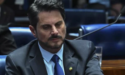 O Senado Federal oficializou, nesta quinta-feira (4), o afastamento do senador Marcos do Val (Podemos-ES) das atividades