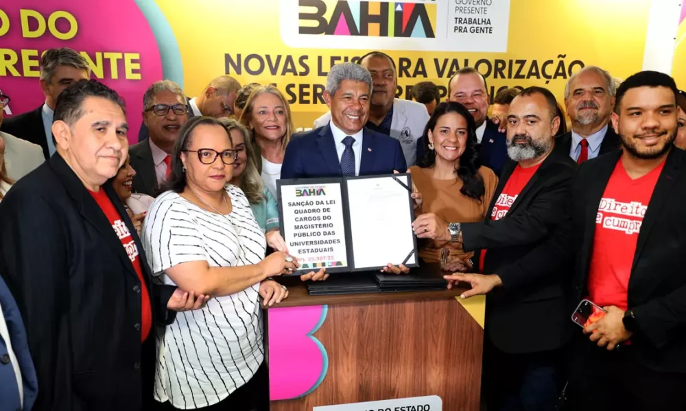 ligadas à Secretaria da Educação do Estado da Bahia (SEC). As promoções fazem parte de uma série de leis sancionadas pelo