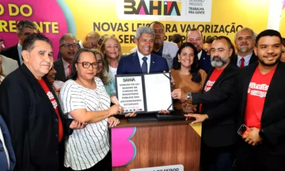 ligadas à Secretaria da Educação do Estado da Bahia (SEC). As promoções fazem parte de uma série de leis sancionadas pelo