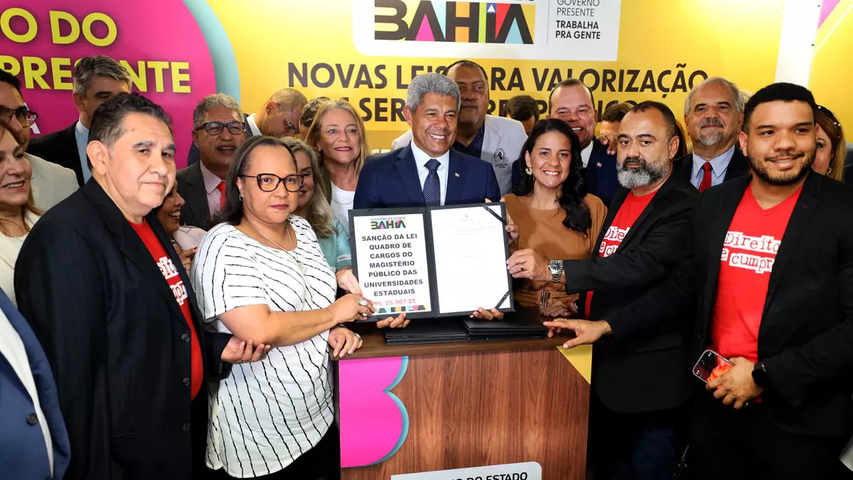 ligadas à Secretaria da Educação do Estado da Bahia (SEC). As promoções fazem parte de uma série de leis sancionadas pelo