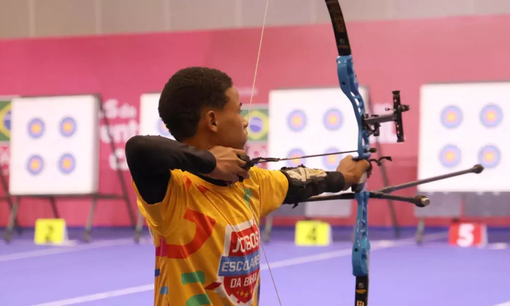 Possivelmente, deve ser Luan Assis, soteropolitano de 15 anos, em mais um de seus treinamentos preparatórios do tiro com arco.