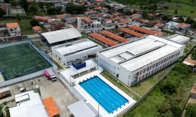 em Inhambupe. Com as intervenções, a unidade passou a contar com 24 novas salas de aula, teatro com 200 lugares,