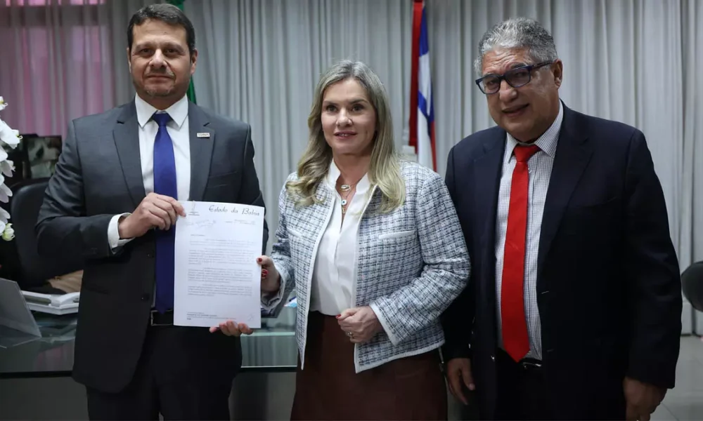 terça-feira (30) pelo secretário do Planejamento (Seplan), Cláudio Peixoto, à presidente da Alba, deputada Ivana Bastos, prevê um orçamento