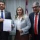 terça-feira (30) pelo secretário do Planejamento (Seplan), Cláudio Peixoto, à presidente da Alba, deputada Ivana Bastos, prevê um orçamento