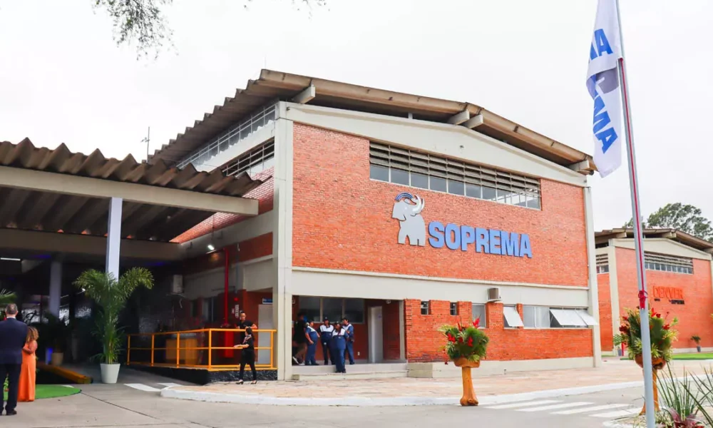 O Grupo Soprema inaugurou, nesta sexta-feira (26), um novo complexo industrial e logístico em Feira de Santana. A multinacional