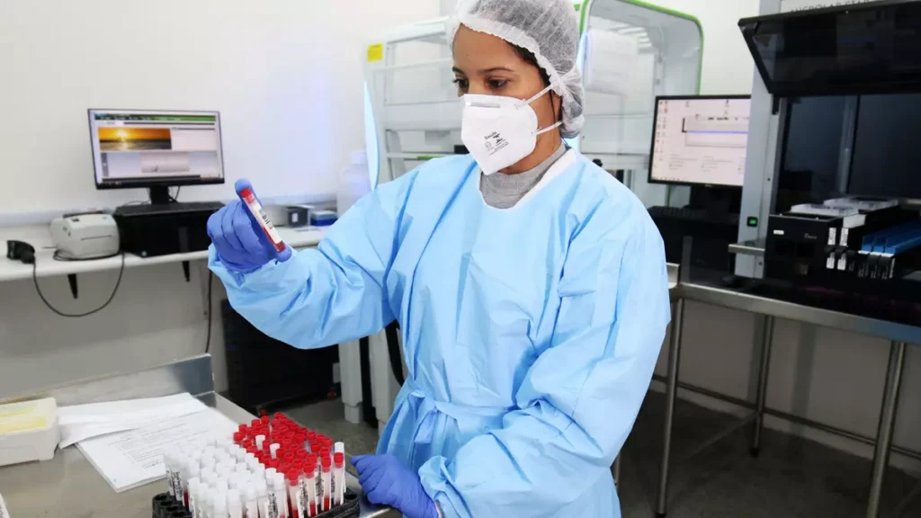 Nacional de Laboratórios de Saúde Pública, o Laboratório Central de Saúde Pública Professor Gonçalo Moniz (Lacen-Ba) completou