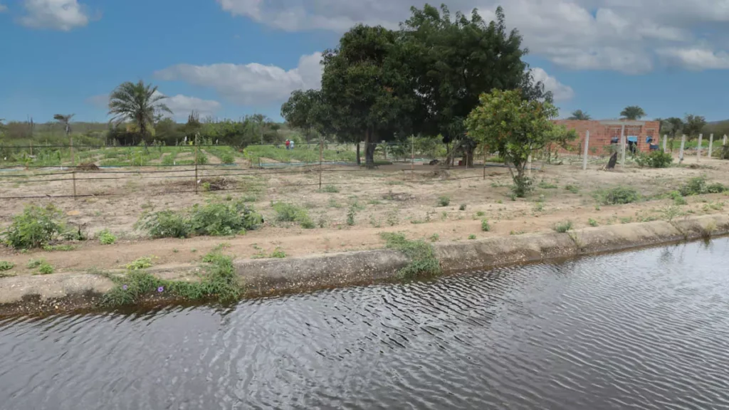 um conjunto de obras no perímetro irrigado de Ponto Novo, no Território de Identidade Piemonte Norte do Itapicuru