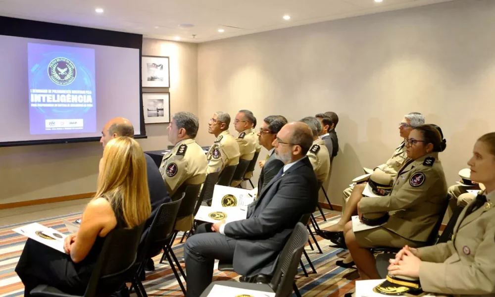 O 1º Seminário de Policiamento Orientado pela Inteligência da Polícia Militar da Bahia (PMBA) foi aberto nesta segunda-feira (8),