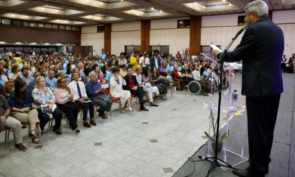 Nesta terça-feira (9), o governador Jerônimo Rodrigues participou da abertura da 7ª Conferência Estadual das Cidades