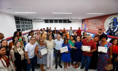 Profissionais de diferentes áreas foram certificados, nesta quinta-feira (18), em Lauro de Freitas, pelo Programa Manuel Querino,