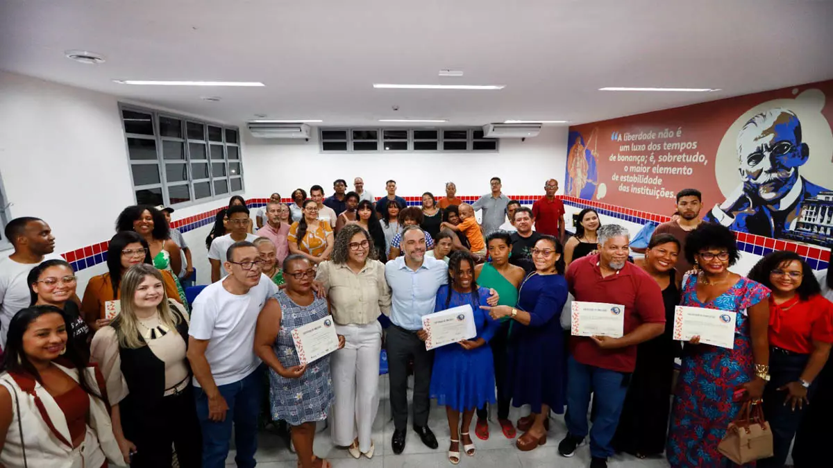 Profissionais de diferentes áreas foram certificados, nesta quinta-feira (18), em Lauro de Freitas, pelo Programa Manuel Querino,