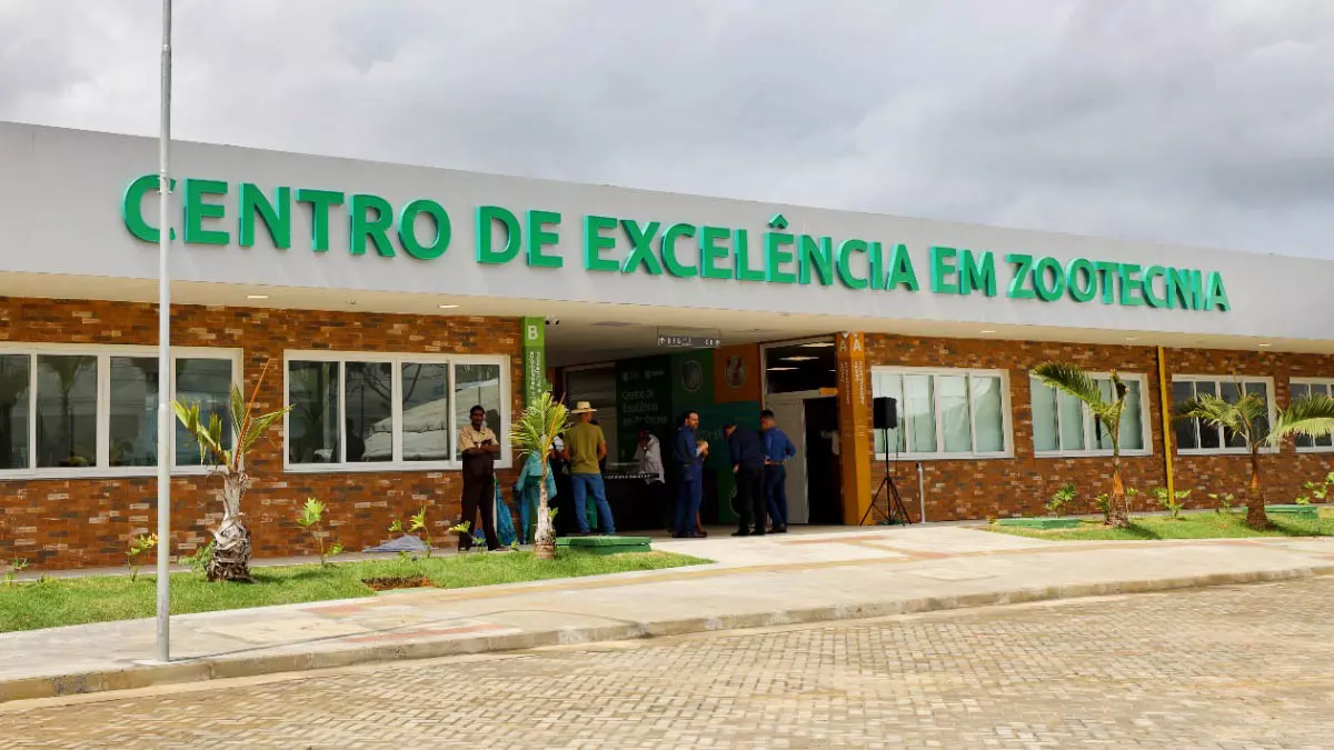 participou, nesta sexta-feira (26), da cerimônia de inauguração do Centro de Excelência em Zootecnia, em Feira de Santana.