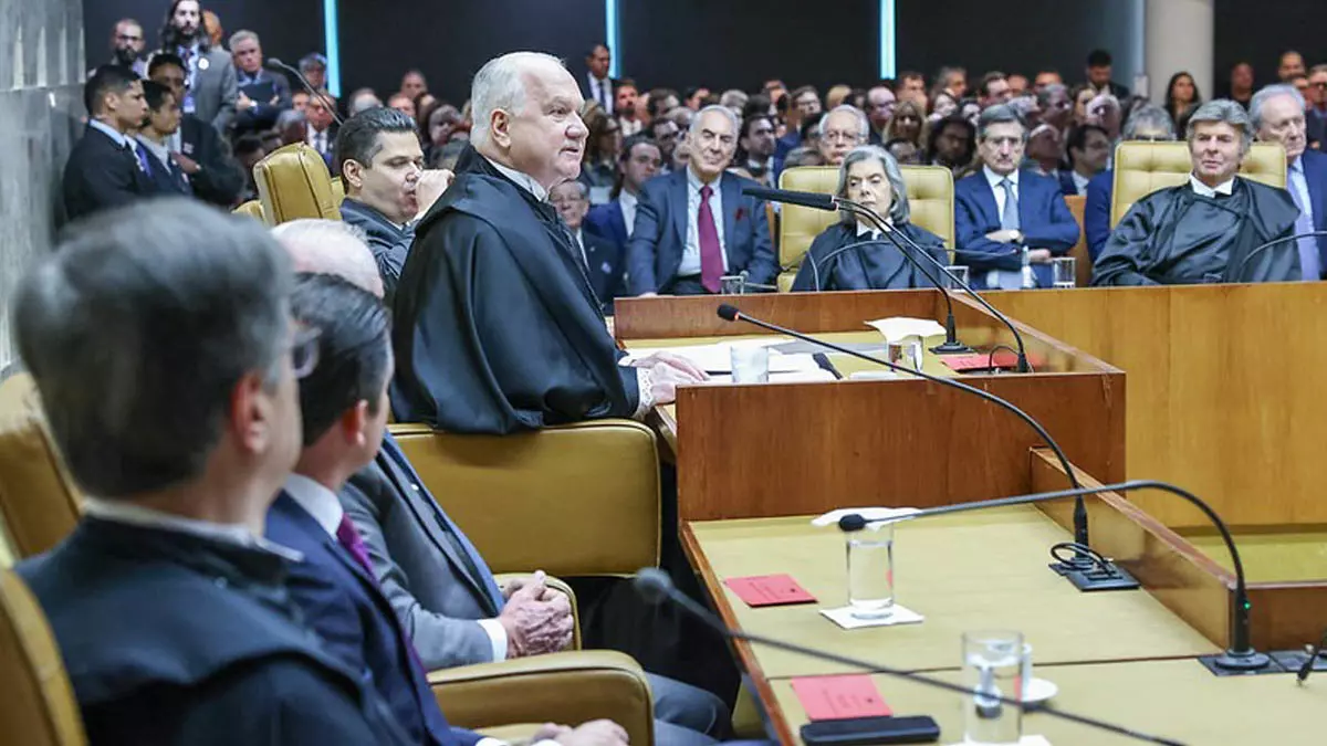 Na solenidade de posse do ministro Edson Fachin como presidente do Supremo Tribunal Federal (STF) e do Conselho Nacional de Justiça