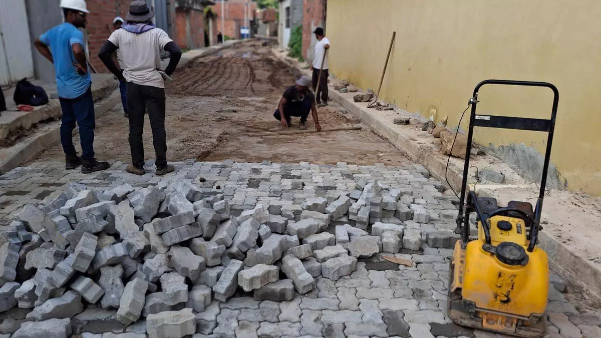 As obras de urbanização no Vale do Paraguari, em Nova Constituinte, Salvador, já alcançam 49,5% de avanço físico e vêm transformando
