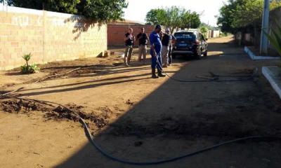 um ponto de ligação clandestina no loteamento Agroflores, no bairro Lagoa das Flores, em Vitória da Conquista. A água tratada