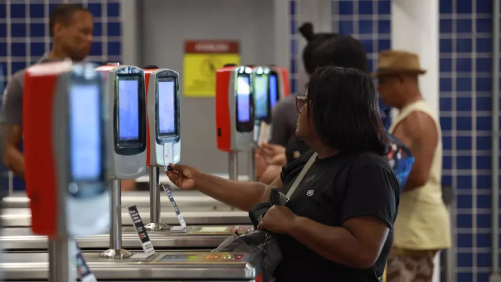 O Metrô Bahia realiza uma operação especial para os torcedores que vão assistir ao jogo entre Bahia e Bragantino neste domingo (2),