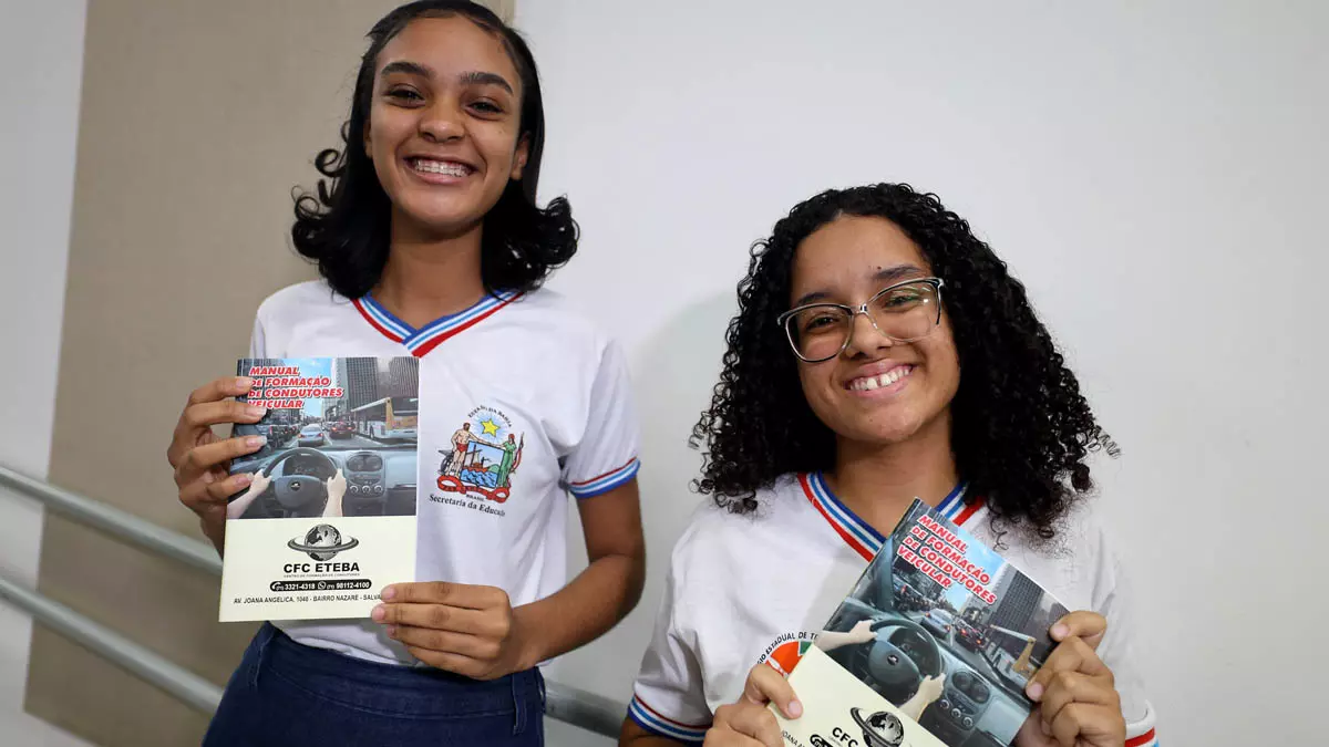 Contemplados no programa CNH nas Escolas do Governo do Estado, 34 estudantes do Colégio Estadual de Tempo Integral Pedro Paulo