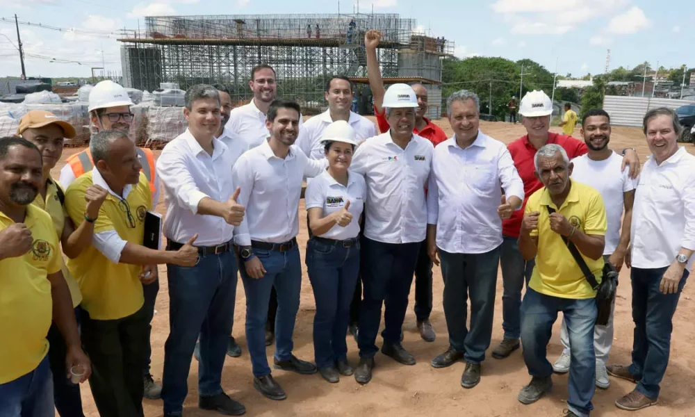 ministro da Casa Civil, Rui Costa, visitaram nesta sexta-feira (17) as obras de duplicação da Estrada do Derba, em Salvador.