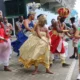 Estado (Setur-BA), reunindo baianas típicas, grupo de percussão afro e representação de orixás. Os cruzeiristas entraram no clima de festa,