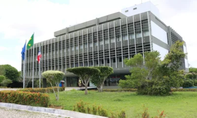 Mesmo com o volume recorde de investimentos registrado nos últimos anos e a contratação de novas operações de crédito, o Estado da Bahia