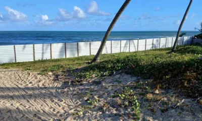 sem aviso prévio bloqueou, nesta sexta-feira (10), o acesso tradicional à praia utilizado há décadas pelos moradores