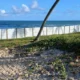 sem aviso prévio bloqueou, nesta sexta-feira (10), o acesso tradicional à praia utilizado há décadas pelos moradores