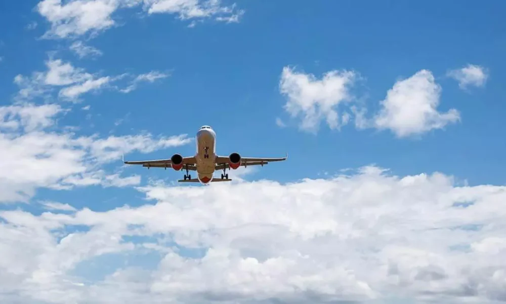 A Gol Linhas Aéreas celebrou, na noite de quinta-feira (23), o novo voo de Petrolina (Pernambuco) para Salvador, com três frequências