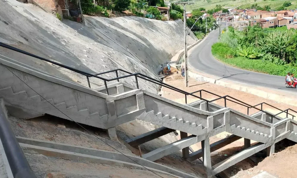 publicou uma nova licitação para elaboração de projetos executivos e execução de obras de contenção de encostas em seis