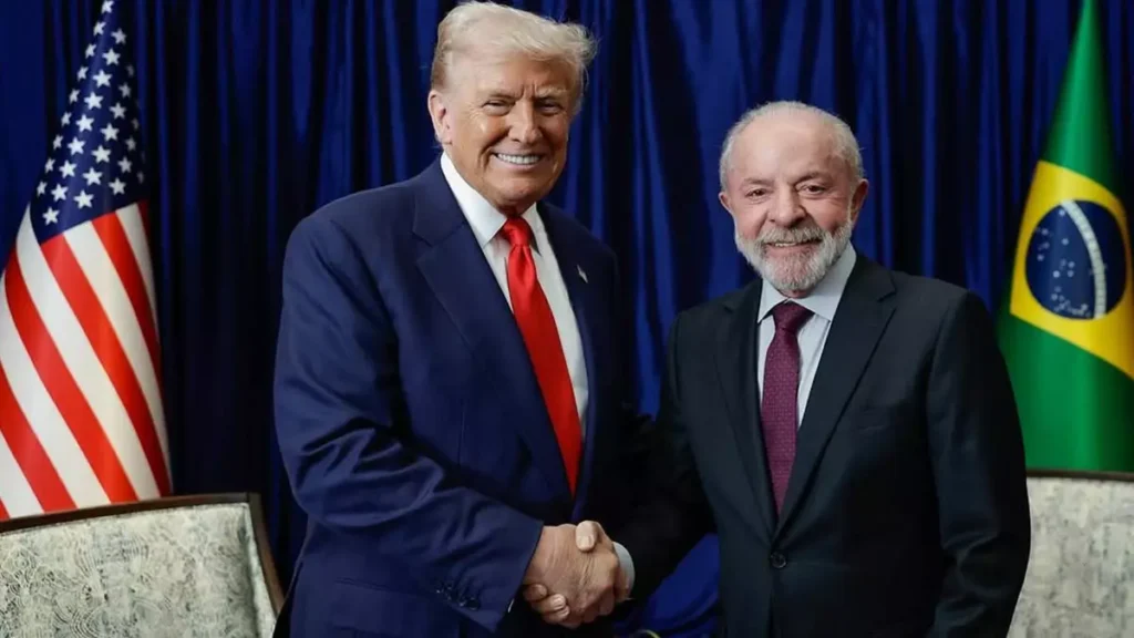 O presidente Luiz Inácio Lula da Silva se encontrou neste domingo (26) com o presidente dos Estados Unidos, Donald Trump,