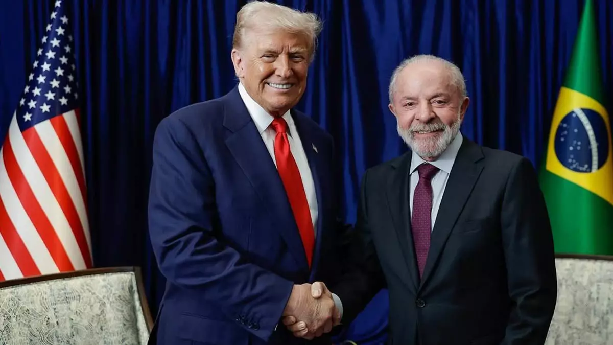 O presidente Luiz Inácio Lula da Silva se encontrou neste domingo (26) com o presidente dos Estados Unidos, Donald Trump,